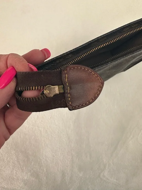 EUC Louis Vuitton Brown Monogram Canvas Toiletry 19 w/ cert of authenticity - Picture 7 of 16